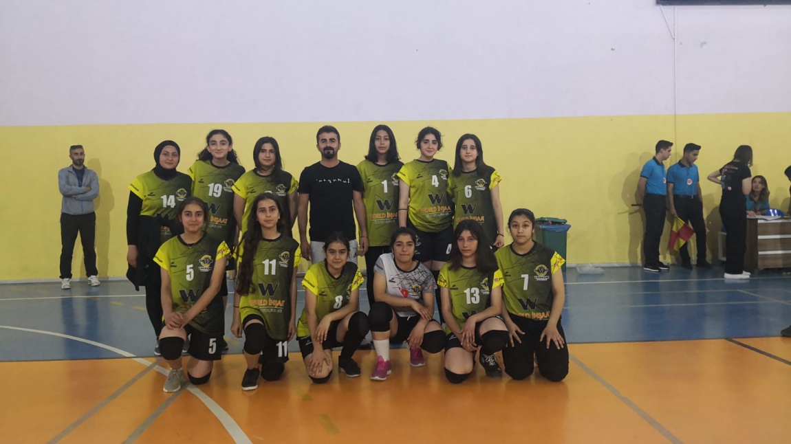 Voleybol Takımımız İlk Galibiyetini Aldı